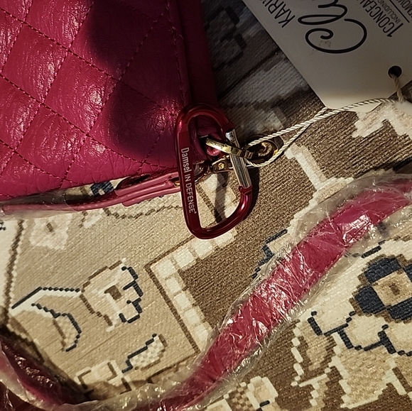 Damsel In Defense Kari's Clutch/Crossbody/Shoulder conceal holster bag NWT - Picture 8 of 10